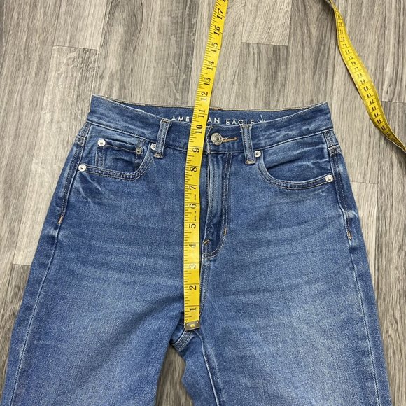 AMERICAN EAGLE Mom Skinny Leg Mid Rise Med Wash Blue Denim Jeans Women's Size 00 - Picture 10 of 12